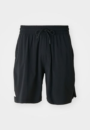 Černé sportovní šortky s elastickým pasem na stáhnutí, boční kapsy s perforovanými detaily a bílým logem na levé nohavici.