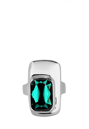 Bague en argent avec un grand émeraude rectangular turquoise, sertie dans un métal poli avec des bords lisses.