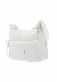 Weiße Nylon-Umhängetasche mit strukturierter Oberfläche, Reißverschluss, verstellbarem Riemen und einer Fronttasche mit geprägtem Logo-Detail.