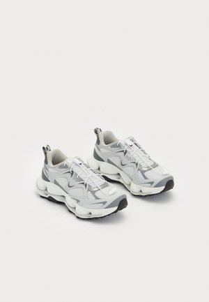 W SPEED ARC MATIS - Trainers - white/pigeon