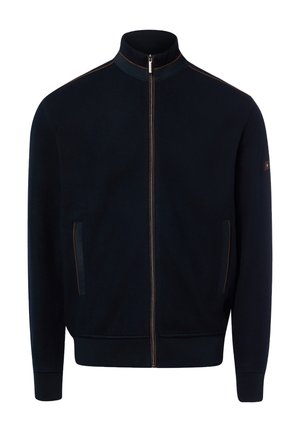 Schwarze Herrenjacke mit durchgehendem Reißverschluss, hohem Kragen, zwei Seitentaschen und dezenten braunen Details an Schultern und Taschenrändern.