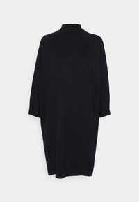 Robe noire en tissu doux, avec un col montant, des manches trois-quarts et une silhouette ample et décontractée avec des fentes sur les côtés.