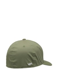 Olivgrüne, enganliegende Baseballmütze mit einem kleinen weißen "VA"-Logo, das nahe der hinteren Seitenpaneele gestickt ist.
