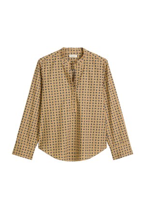 Camicia gialla a maniche lunghe con collo rotondo, caratterizzata da un motivo geometrico blu scuro ripetuto, tessuto morbido e silhouette rilassata.
