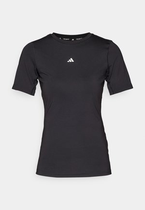 Schwarzes, kurzärmliges Sportshirt aus dehnbarem Stoff. Besitzt einen Rundhalsausschnitt und ein kleines weißes Logo auf der Brust.