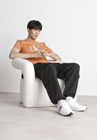 Tommy Hilfiger CORE RUNNER - Tenisky - white