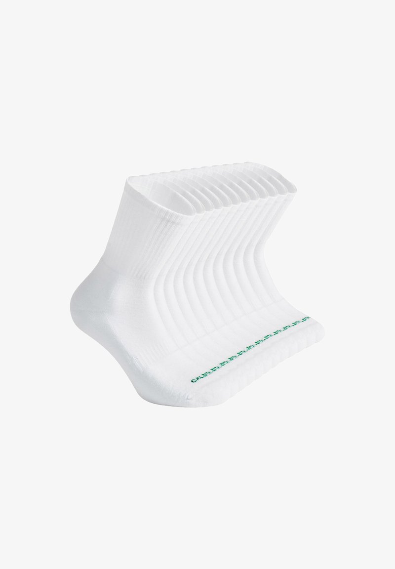 Calzino bianco in cotone fino alla caviglia con texture a coste e scritte verdi lungo il fondo. Presenta una punta arrotondata e un polsino elastico.