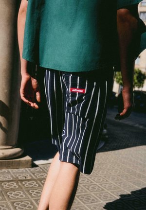 Bershka, Pantaloni scurți - royal blue