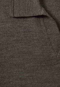 Reiss REGULAR FIT - DUCHIE OPEN COLLAR  - Polotričko - dark brown melange