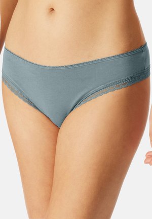 Błękitne bawełniane majtki typu bikini o gładkiej fakturze z koronkową lamówką wokół pasa i otworów na nogi.