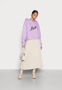 Guess ICONIC HOOD - Camisola - fresh lilac