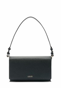 Borsa a tracolla in pelle nera con una finitura liscia, accentuata da un logo dorato e una tracolla regolabile. Forma rettangolare con una parte frontale piatta.