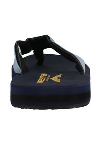 Blauwe en zwarte teenslippers met een gestructureerde voetbed, stoffen bandjes en een dikke zool. Voorzien van een logo in het geel gedrukt op het voetbed.