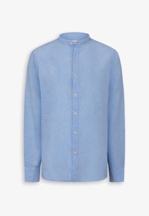 Cămașă lungă cu mânecă lungă, de culoare albastru deschis, cu guler tip bandă și o clapetă frontală cu nasturi bej.