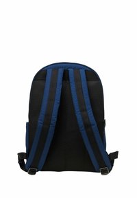 De rugzak heeft een afgeronde vorm met blauw en zwart stof, een gevoerde mesh achterkant en verstelbare zwarte schouderbanden. Inclusief zijzakken.