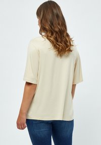 PEPPERCORN PCROSALINDA - T-shirt basic - sandshell