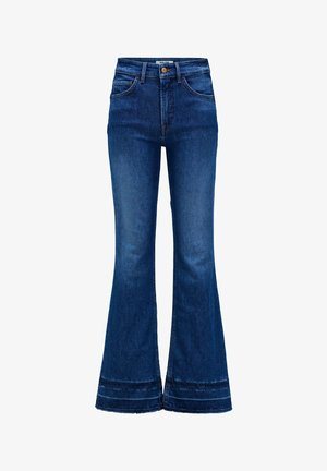 Jeans de talle alto y corte acampanado, fabricados en denim azul oscuro. Cuentan con bolsillos frontales, costuras en contraste y orillas deshilachadas.