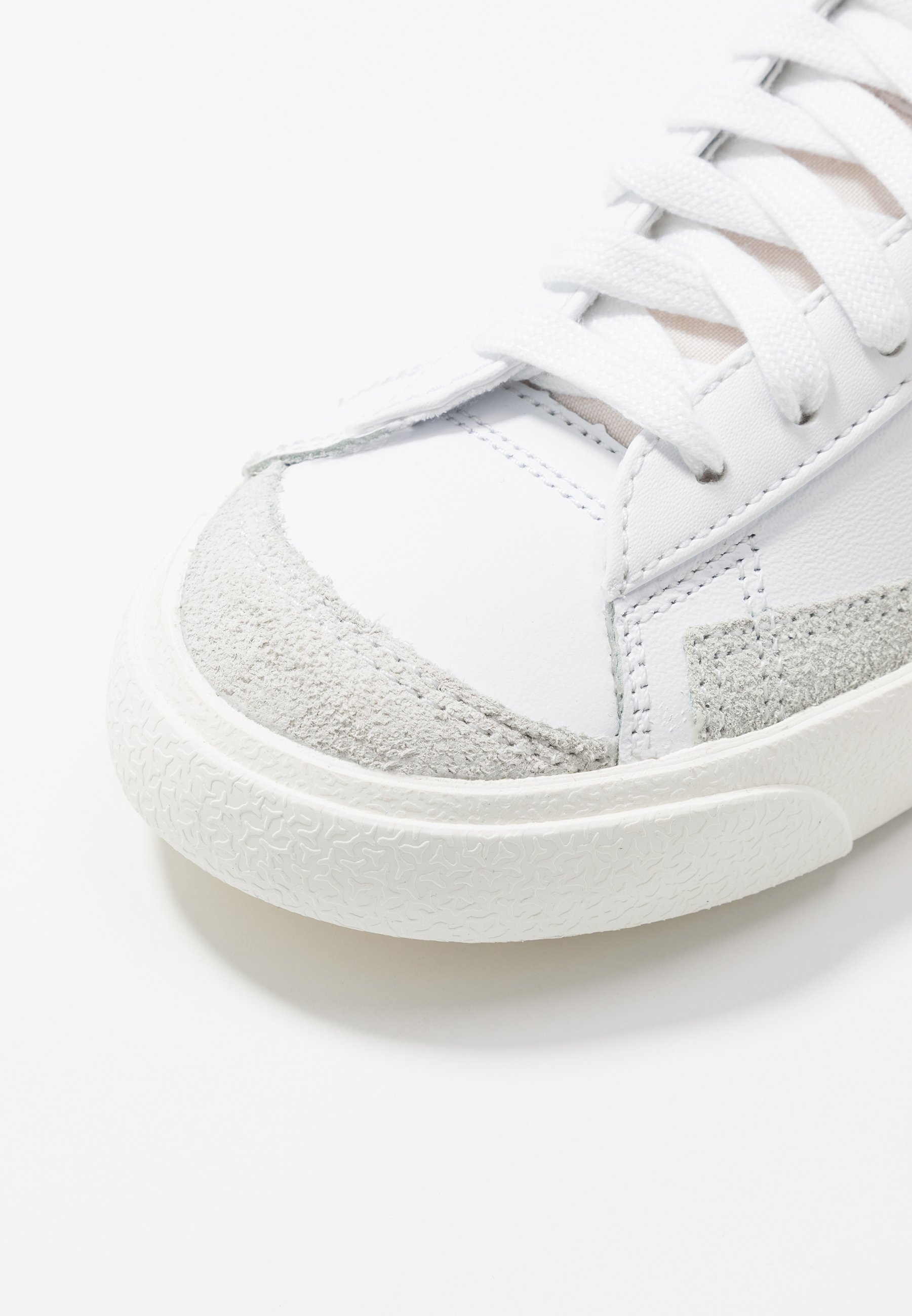 nike blazer mid 77 white voltage purple