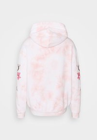 Mikina s kapucí z měkké tkaniny, s růžovým tie-dye vzorem, květinovou výšivkou na rukávech a žebrovanými manžetami a lemem.