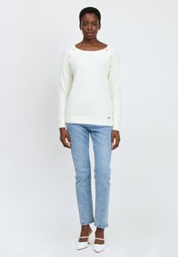 INFLUENCER FLUFFY BEJEWELED - Strickpullover - milk