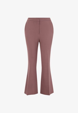 Nohavice so zvonovými nohavicami v prachovo ružovej tkanine, ktoré majú hladkú textúru, priliehavý pás a nenápadné bočné vrecká, navrhnuté pre prispôsobený vzhľad.