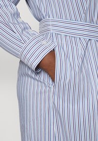 Persona by Marina Rinaldi VALLO - Abito a camicia - white/blue