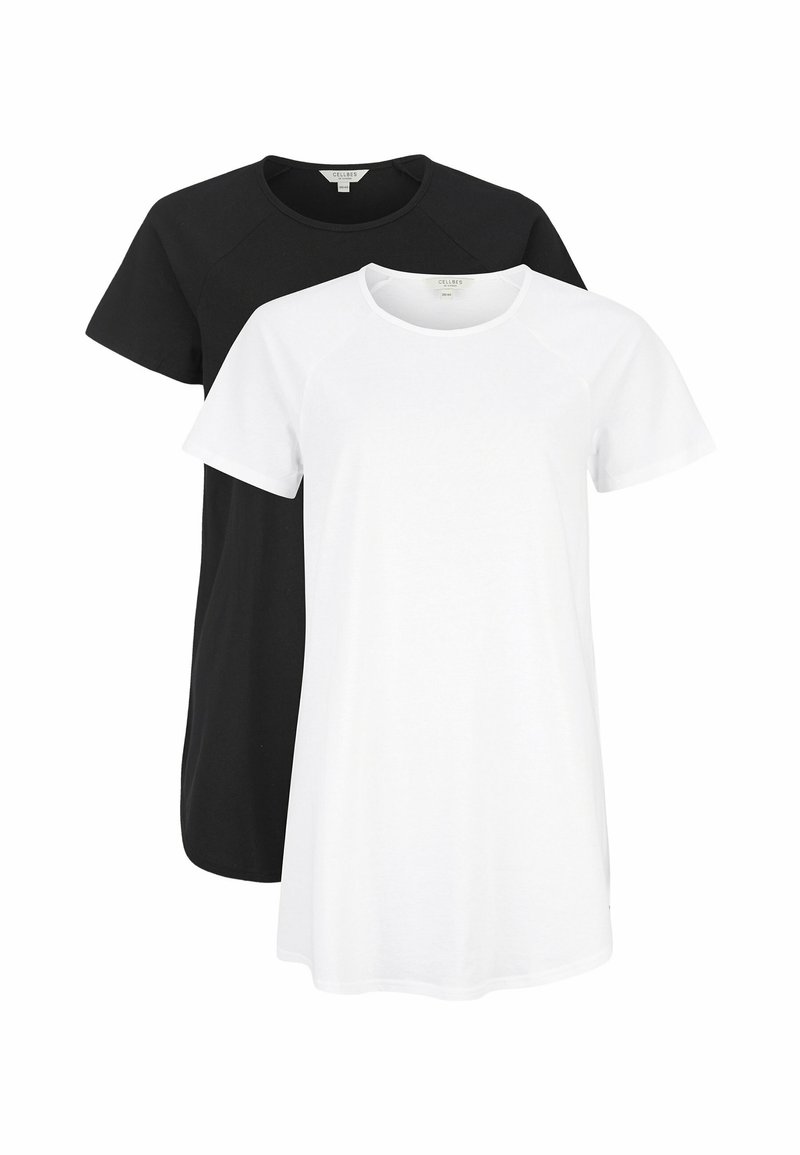 Två kortärmade t-shirts i svart och svart, gjorda av bomull, med rund hals och raglanärmar för en avslappnad passform.