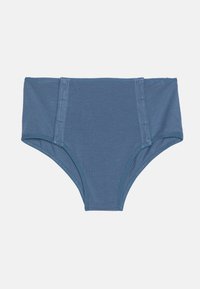 Slip a bikini bottom a vita alta in morbido tessuto blu. Presenta una costruzione senza cuciture e pannelli laterali per un supporto aggiuntivo. Texture liscia in generale.
