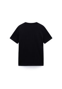 Svart bomulls-T-skjorte med korte ermer, rund hals og jevn tekstur. Ingen mønstre eller dekorasjoner. Vist bakfra.