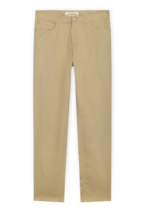 Beiget suorat housut, joissa on viisi taskua, nappikiinnitys ja vyölenkit, aseteltuna tasaisesti ilman näkyviä merkkilogon yksityiskohtia.