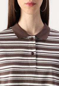 Vero Moda VMMAREN - Polo majica - chocolate brown