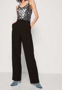 Vero Moda Tygbyxor - black