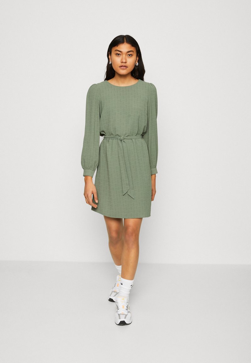 Vero Moda VMPAMMI DRESS - Φόρεμα ημέρας - laureal wreath