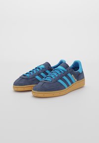 adidas Originals HANDBALL SPEZIAL - Sportcipő - night indigo/bright blue