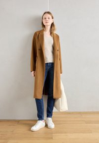 Thumbnail Image 3