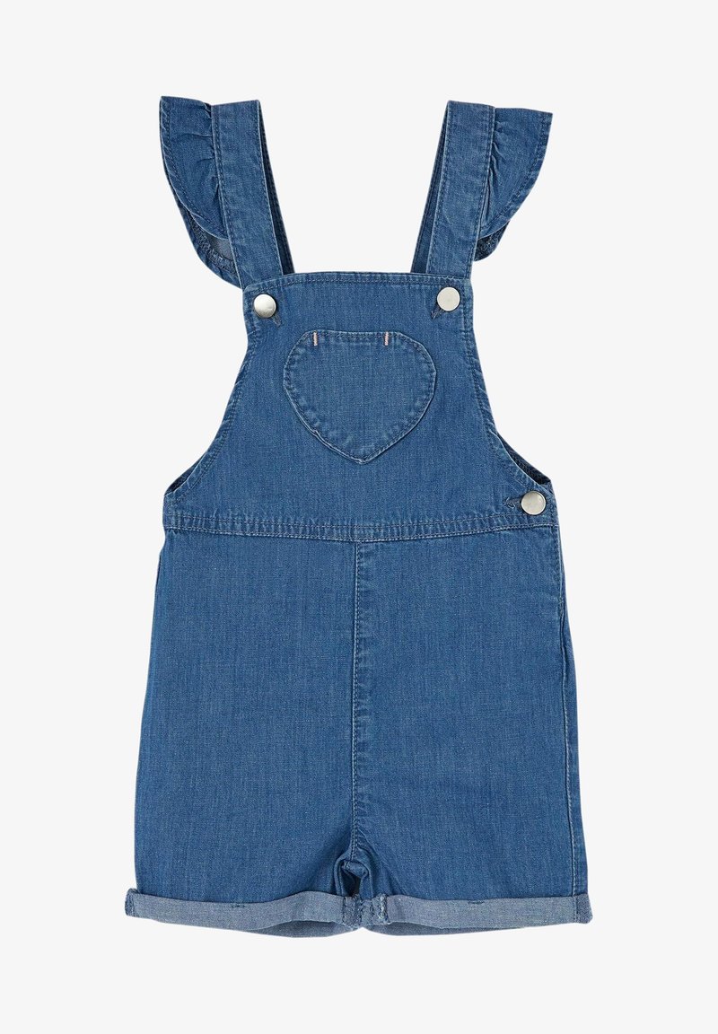 Salopette courte en denim bleu avec bretelles volantées, boutons argentés et poche poitrine en forme de cœur.
