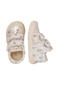 Scarpine per bambini con suole in gomma beige e tessuto glitterato decorato con motivi floreali dai colori pastello e due strap in velcro ciascuna.