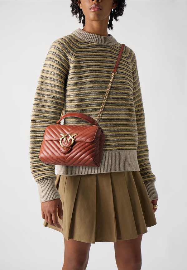 LOVE LADY PUFF MINI CHEVRON - Handtasche