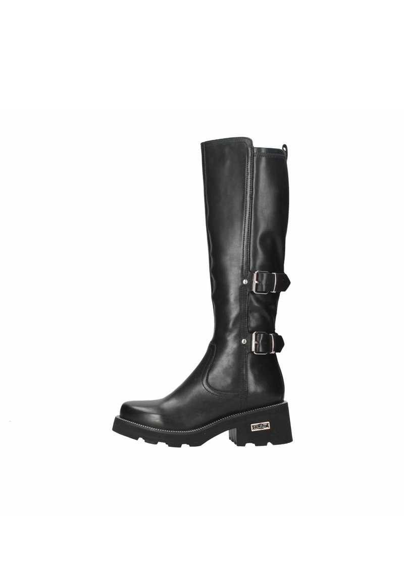 Botas de cuero negras hasta la rodilla con dos hebillas en los laterales, punta redondeada y un tacón grueso con una suela texturizada.