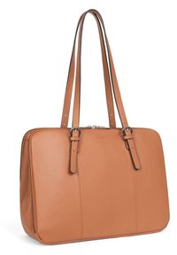 Borsa tote in pelle marrone con doppie cinghie piatte, forma rettangolare, dettagli di cucitura sottili e chiusura con zip nella parte superiore. Texture liscia.