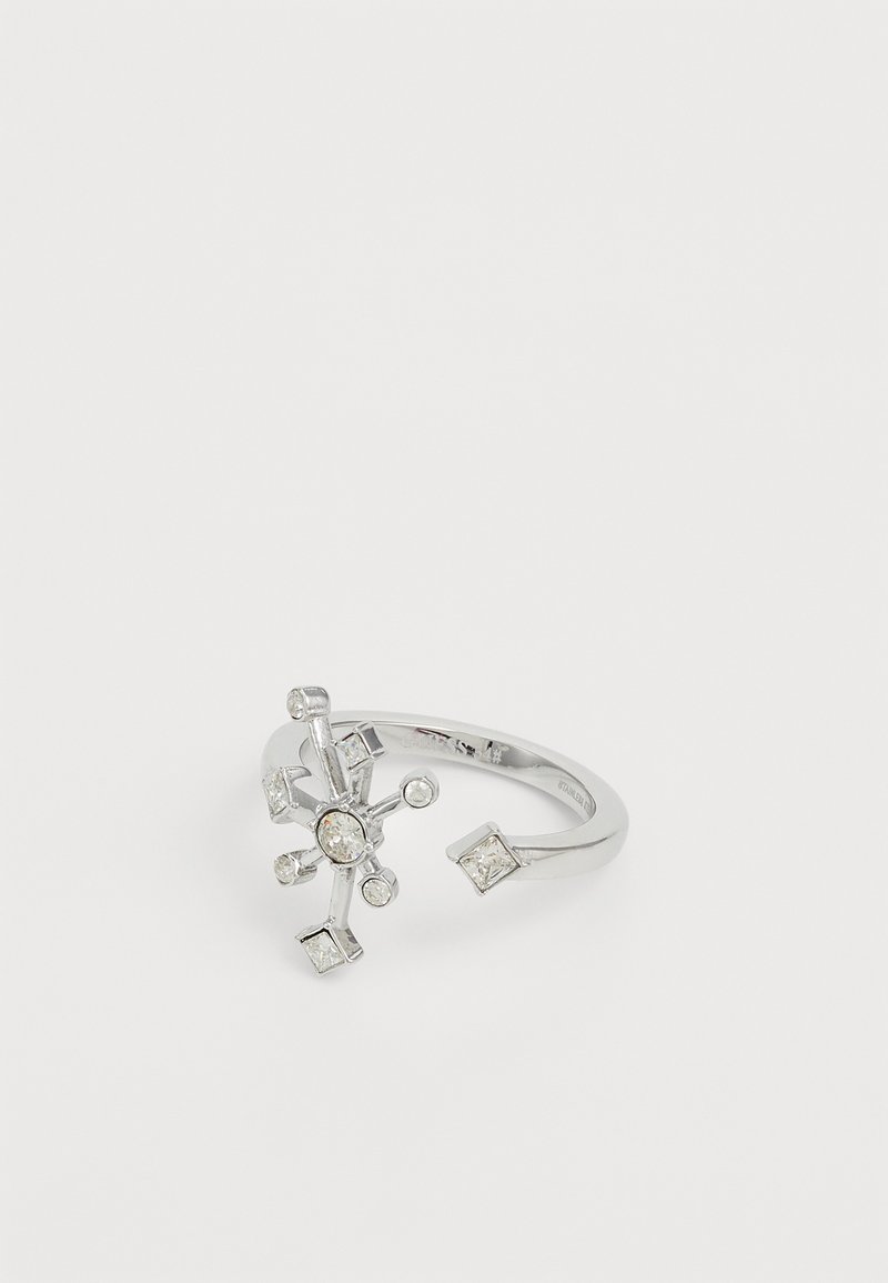 Anello d'argento con design a fiocco di neve, impreziosito da diverse gemme trasparenti di varie forme, tra cui accentuazioni rotonde e quadrate. Finitura lucida.