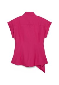 Blusa fucsia a maniche corte con colletto, cucitura a yoke sul retro e un orlo asimmetrico, realizzata in un tessuto leggero e morbido.