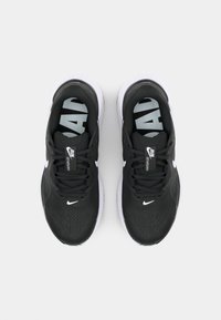 Nike Performance STRUCTURE 26 - Tenisice za cestovno trčanje - black/white/cool grey/metallic silver