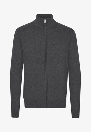 Mørkegrå zip-up genser med høy krage, laget av mykt strikket materiale. Har lange ermer og ribbestrikkede mansjetter og nederkant.