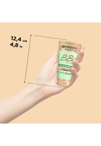 Garnier SKINACTIVE BB CREAM CLASSIC MEDIUM - Färgad dagkräm