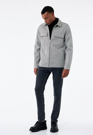 - Jeansy Slim Fit