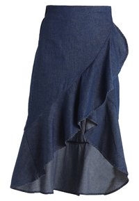 Gonna asimmetrica in denim blu scuro con sovrapposizione arricciata e orlo a sbalzo.