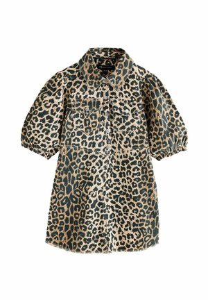 Šaty košilového střihu s leopardím potiskem, se stojáčkovým límcem, krátkými volnými rukávy, dvěma předními kapsami a zapínáním na knoflíky. Vyrobeny z měkké tkaniny.