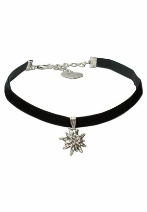 Czarny aksamitny naszyjnik choker z srebrnym wisiorkiem kwiatka edelweissa i regulowanym zapięciem łańcuszka z małą zawieszką w kształcie serca.
