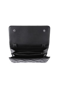 Portafoglio in pelle nera con design trapuntato, dotato di chiusura a scatto e numerosi scomparti, tra cui una tasca con zip.